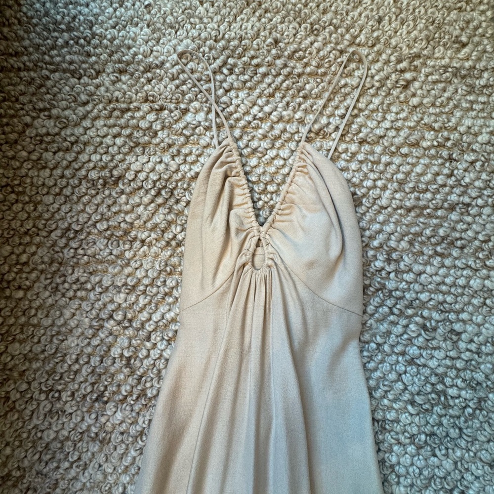 NWOT- Elegant Beige Spaghetti Strap Dress. Key hole middle. - Picture 4 of 11